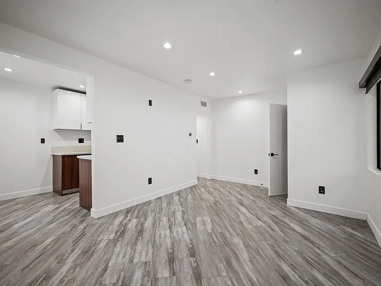 230 S Carondelet St #A — Photo 7