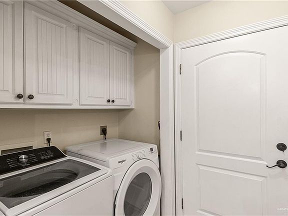 5th image of 809 E Azucar Ave