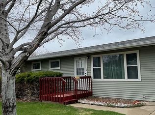 406 Henkens Dr, Chadron, NE 69337