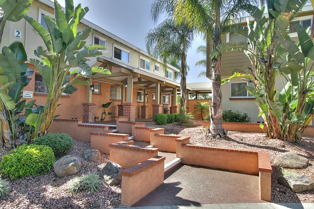 Building Photo - Ranchero Plaza