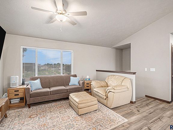 4th image of 350 N Everest Ave