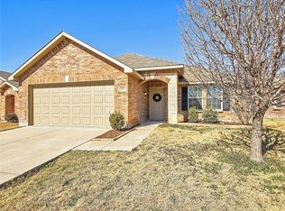 1821 Nightingale Dr, Aubrey, TX 76227