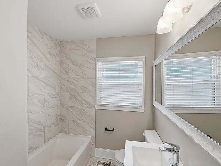 4239 Dinglewood Ave — Photo 3
