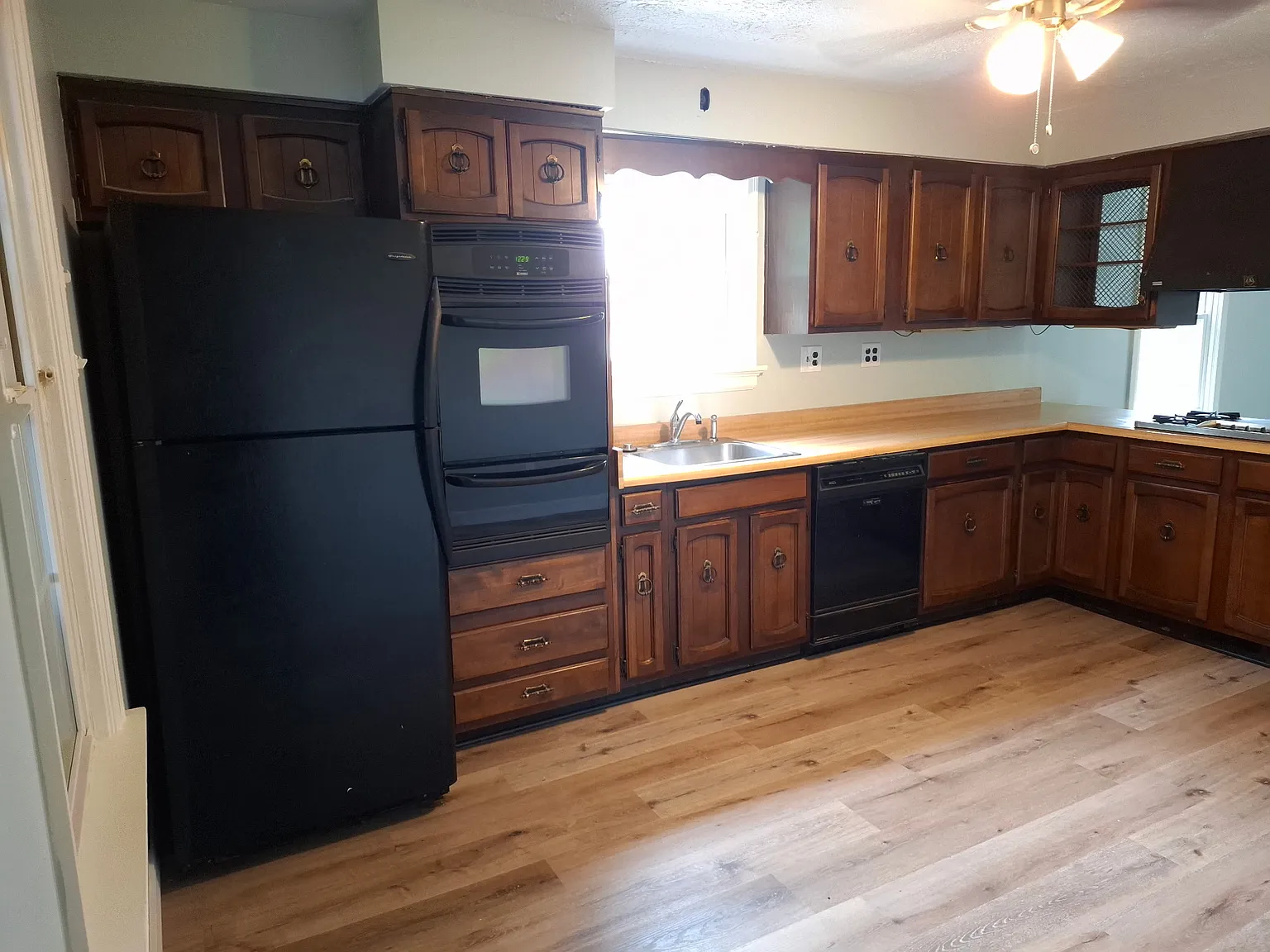 3 bed, 1.5 bath, 1700 sqft, $1,850 — Photo 3