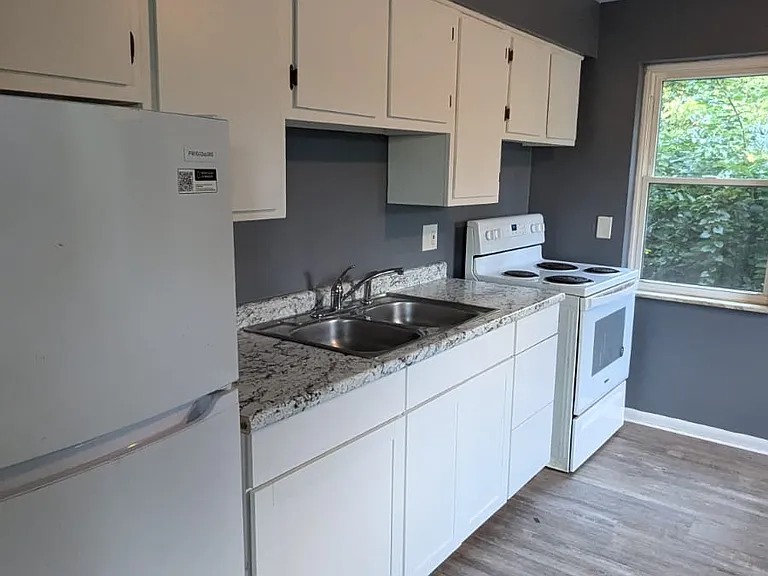 2825 Westknolls Ln #4 — Photo 4