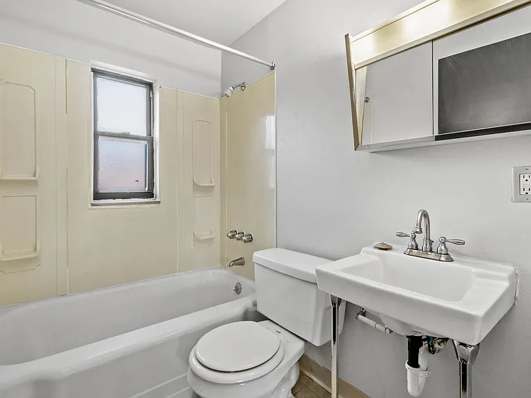 21-62 Melvin Court (Melvin Court Complex) — Photo 16