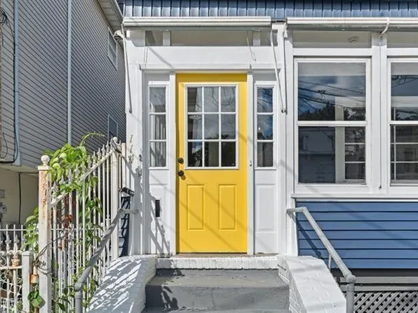 114 Oak Street image 2 of 41