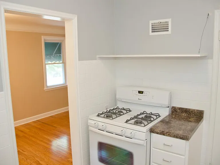 5631 Pine St — Photo 7