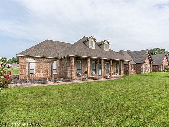 3rd image of 611 Deerwood Dr