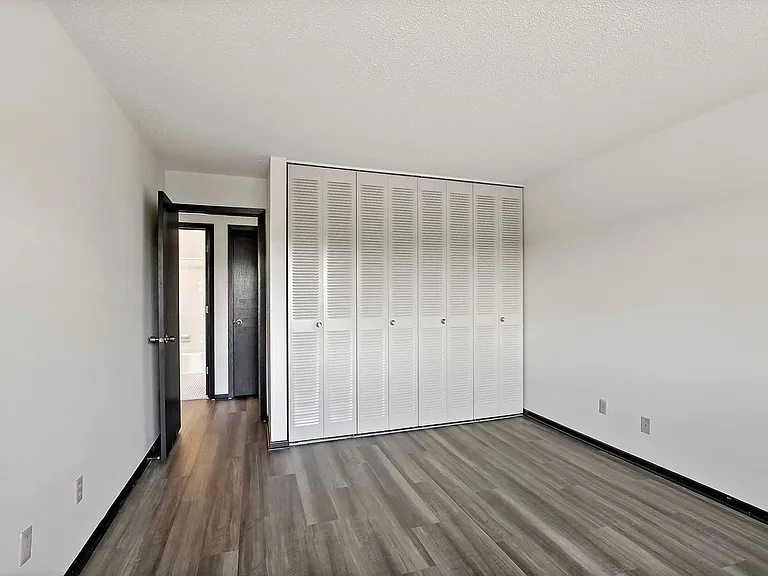 Winnetka Village Apts — Photo 17