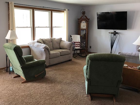 3rd image of 1224 Circle Dr E