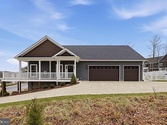 3rd image of 504 Sleigh Dr