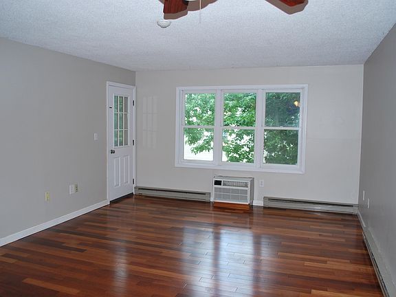 3rd image of 14 Turnbuckle Ln APT 22