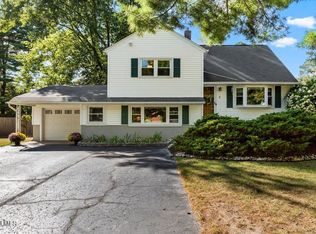 3 Patten Dr, Loudonville, NY 12211