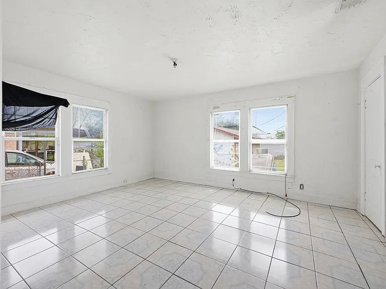 2634 Emmett St — Photo 22