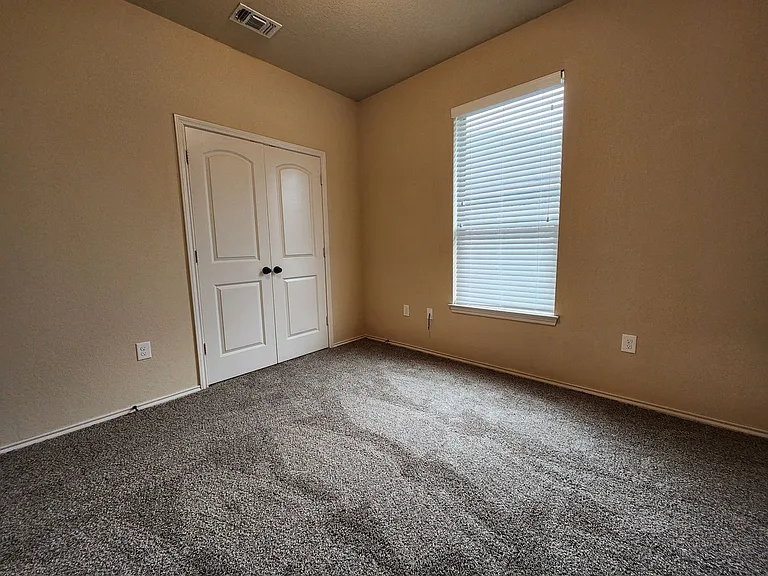 712 Creekside Cir — Photo 29