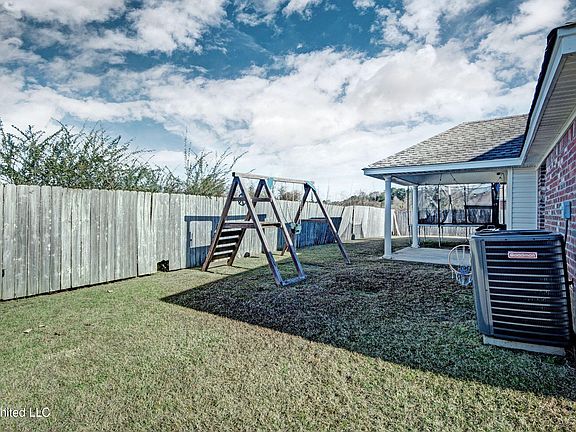 5th image of 625 Post Oak Pl