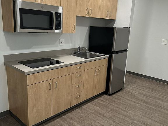5th image of 990 Broadway St NE #301