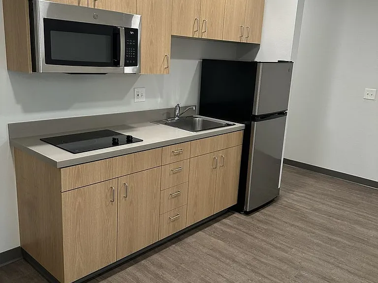 990 Broadway Apartment Homes — Photo 6