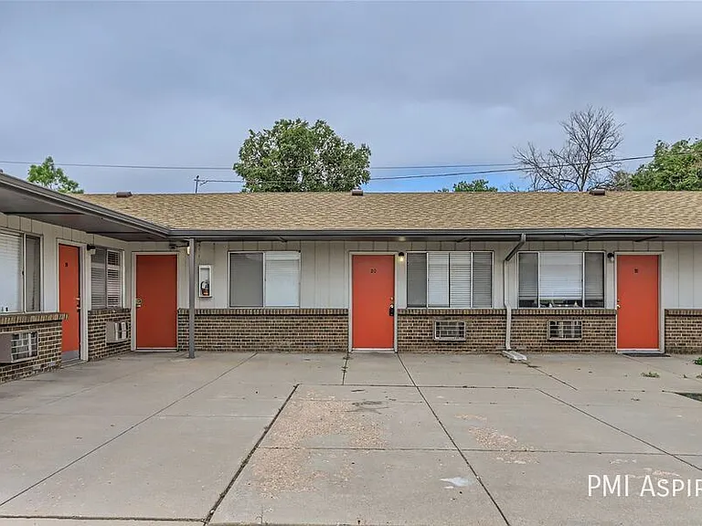 Keri Lyn Apartments — Photo 17