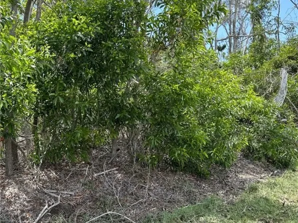 8615 Stringfellow Rd, Saint James City, FL 33956