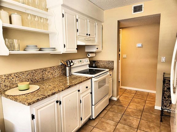 2nd image of 825 Egret Cir APT 111