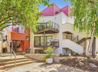 910 NW Naito Pkwy APT I21, Portland, OR 97209