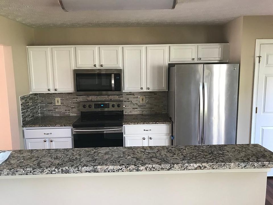 2nd image of 2612 Maidens Ln