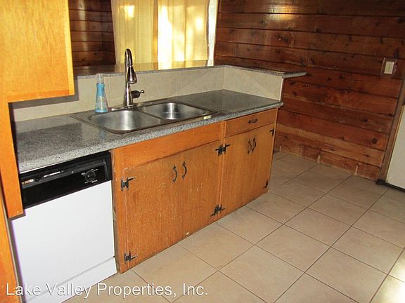 3rd image of 706 Julie Ln