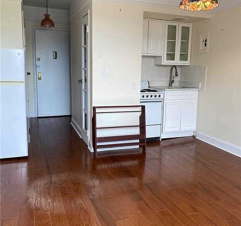 1st image of 2331 94th St