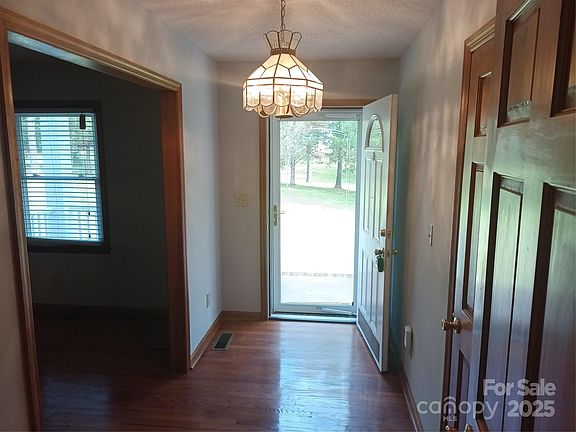 5th image of 222 Candlewood Cir