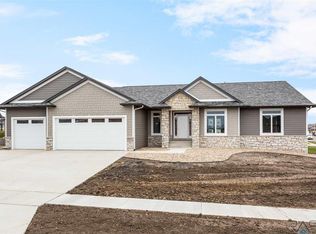 9001 W Dragonfly Dr, Sioux Falls, SD 57107