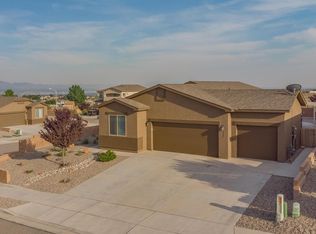 921 Crown Ct NE, Rio Rancho, NM 87124
