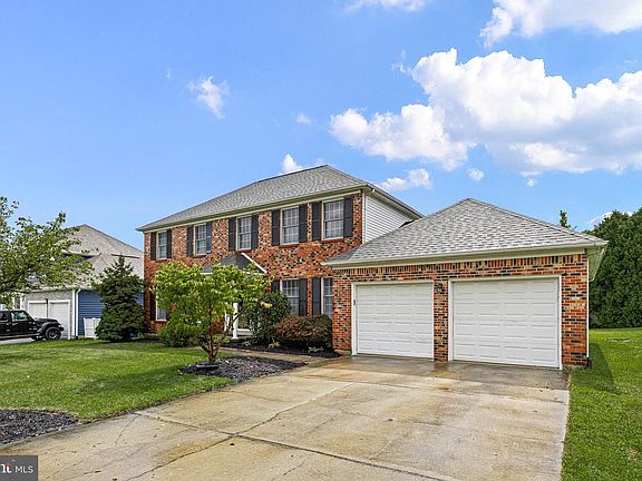 2nd image of 18 Sumac Ct