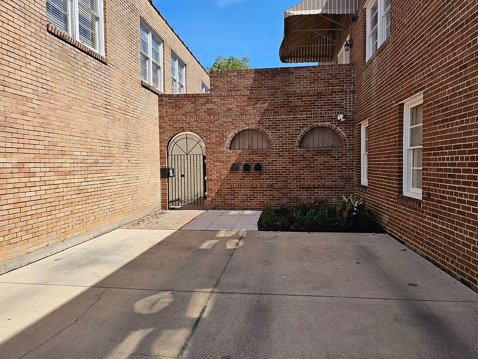 1st image of 114 N Cypress St #2