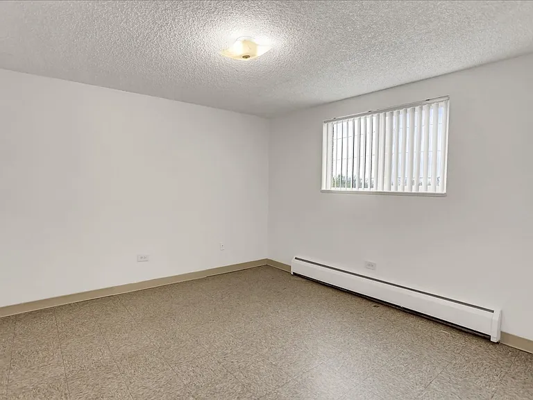 Section 8 Approved! Great location close to the city! — Photo 27