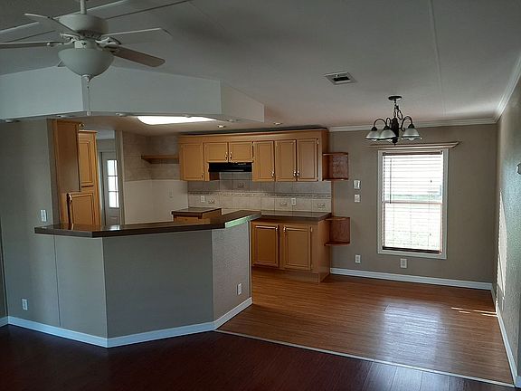 3rd image of 907 Pecan Cir