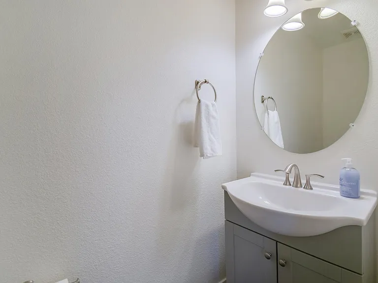 8627 Eagle Creek Dr NE — Photo 20