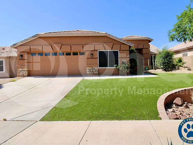 913 E Gary Ln — Photo 1