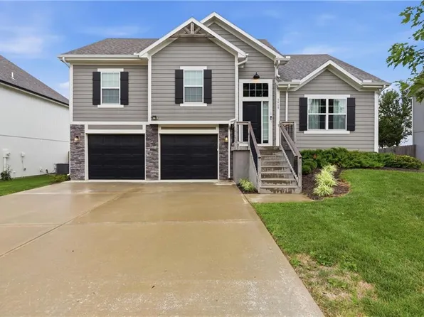 3919 SE Valley Forge Dr, Blue Springs, MO 64014