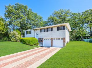 15 Belford Ln, Smithtown, NY 11787
