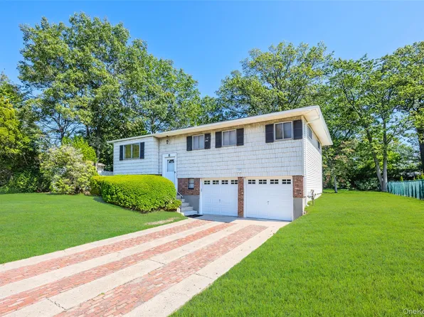 15 Belford Lane, Smithtown, NY 11787