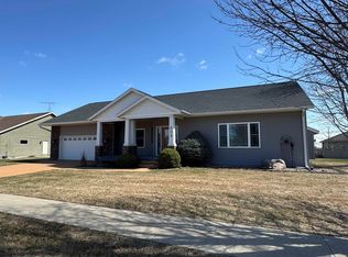 804 Florence St, Parkersburg, IA 50665