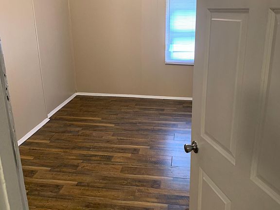 4th image of 300 Richmond Ave #2