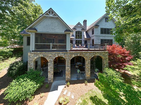 3rd image of 264 Featherstone Dr
