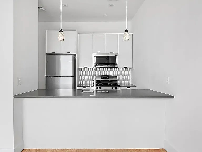 185 Schaefer St #2A — Photo 3