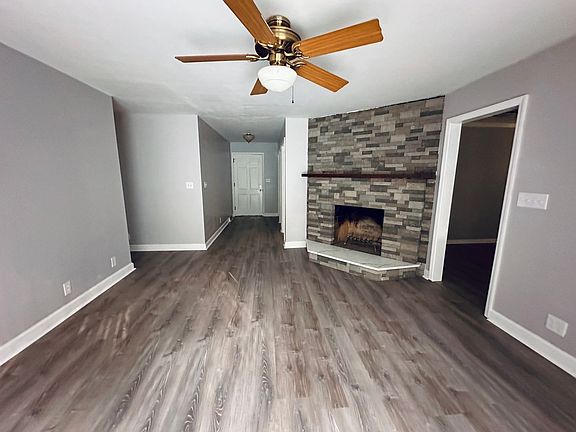 3rd image of 6 Dawnridge Dr