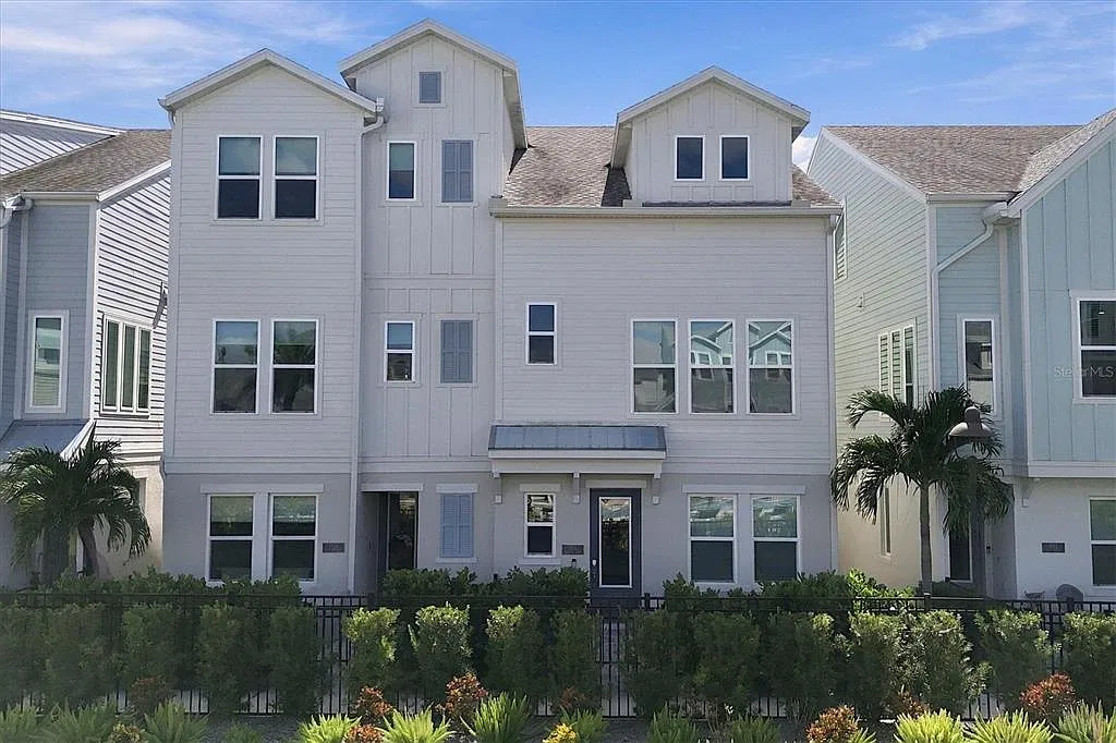 3 bed, 3.0 bath, 1866 sqft, $6,500 — Photo 1