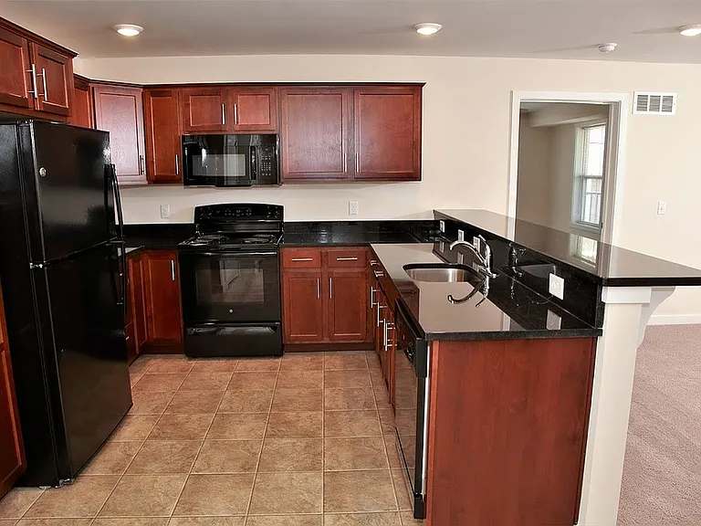 Kitchen Lakeview Apartments South Williamsport