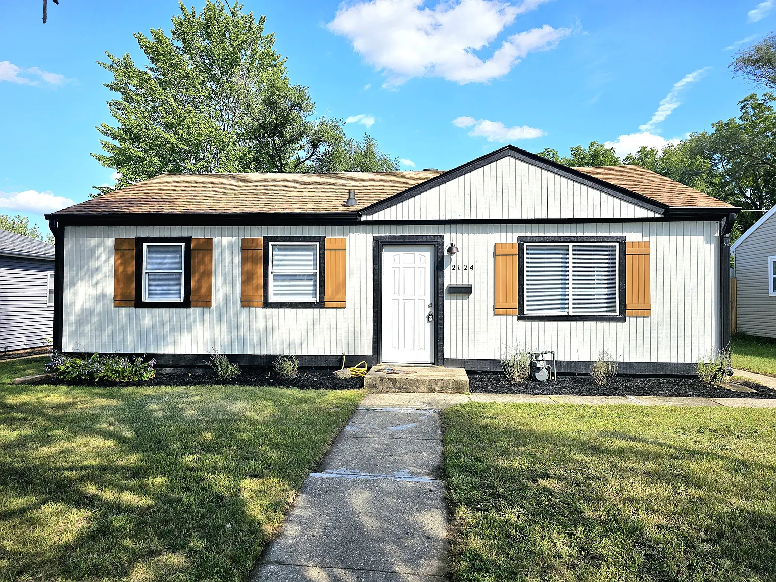 2124 Martha Ave — Photo 1